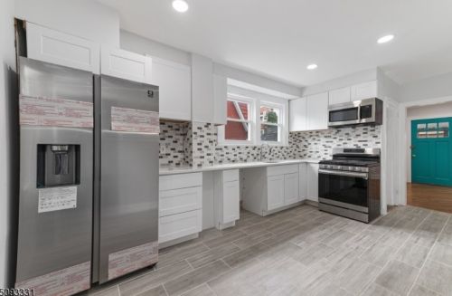 16 Newton Pl, Irvington NJ  07111-1408 exterior