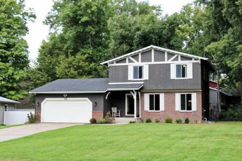 2225 Embro Dr, Grand Rapids, MI 49508-5168