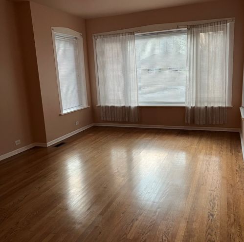 7527 Champlain Ave, Chicago, IL 60619-2222