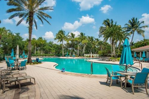 5045 Kingston Way, Naples FL 34119-9542 exterior