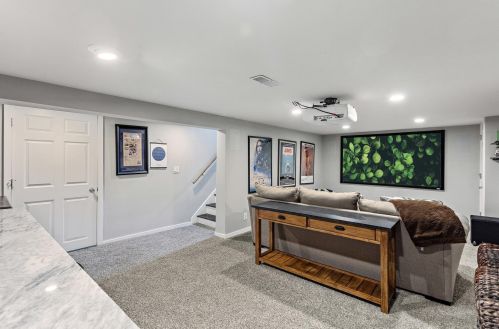 4850 Santa Monica Blvd, Milwaukee WI 53217-4618 exterior