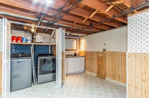 228 Grandview Ave, Woonsocket RI 02895-2752 exterior