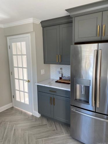 106 Hale Rd, Babylon, NY 11703-4613