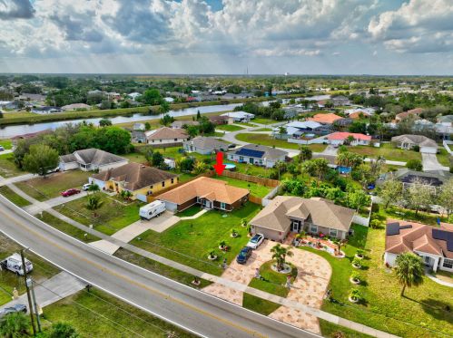 2356 Savona Blvd, Fort Pierce FL  34953-2215 exterior