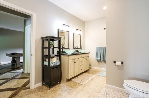 279 North St, Ridgefield CT  06877-2512 exterior