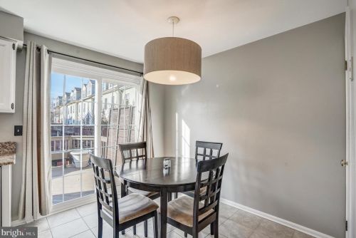 7818 Colonial Springs Blvd, Alexandria VA  22306-2864 exterior