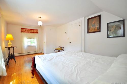 132 Walker St, Manchester CT 06040-4329 exterior