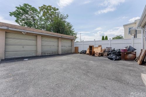 366 Oak St, Perth Amboy NJ 08861-4039 exterior