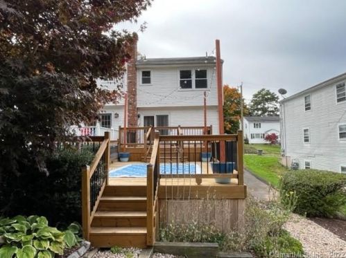 149 Maple St, Manchester CT 06040-6105 exterior