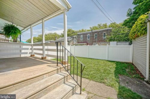 7017 Glenloch St, Philadelphia PA 19135-2223 exterior