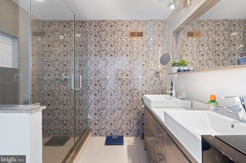 2137 Christian St, Philadelphia PA  19146-1209 exterior