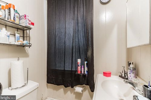 327 10 St, Darby PA 19023-1707 exterior