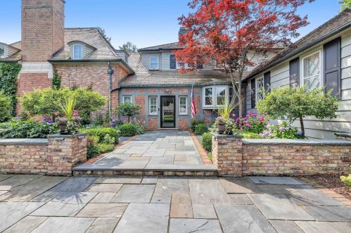 1469 Lilac Ln, Milwaukee WI  53217-2960 exterior