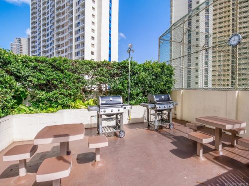 469 Ena Rd, Honolulu HI  96815-1749 exterior