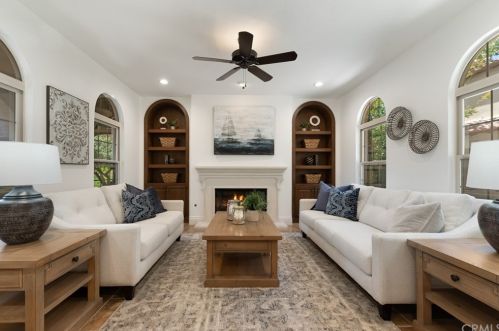 10723 Plumas Way, Tustin CA  92782-4305 exterior