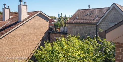 2701 Janssen Ave, Chicago IL 60657-1323 exterior