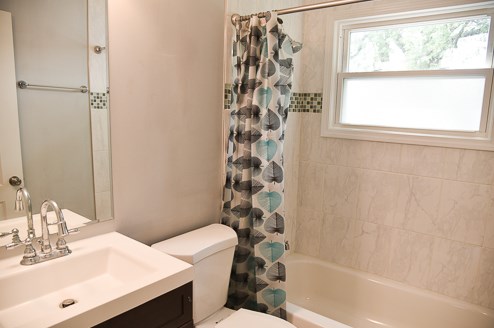 1524 Berwick Blvd, Waukegan IL 60085-1519 exterior