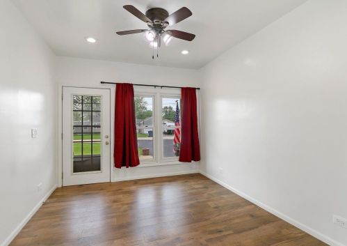 2708 Greenwood Ave, Waukegan IL 60087-4531 exterior