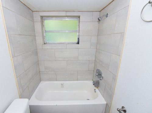 189 Ivanhoe Ct, Fort Pierce FL 34983-2052 exterior