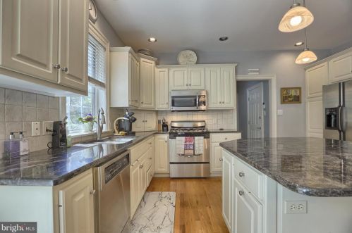 1014 Peggy Dr, Hummelstown PA 17036-9025 exterior