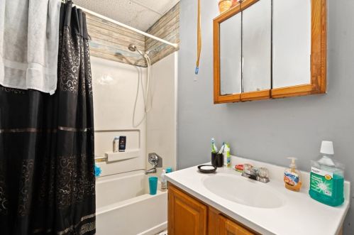 15 Perry Ave, Worcester MA 01610-2019 exterior