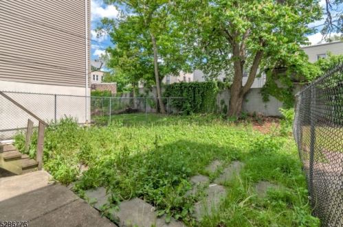 77 13th St, Newark NJ  07107-1105 exterior