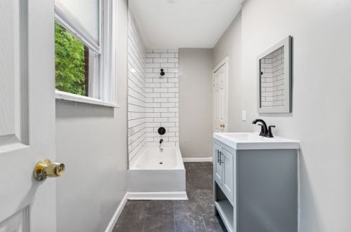 7344 Whipple St, Pittsburgh PA 15218-2054 exterior