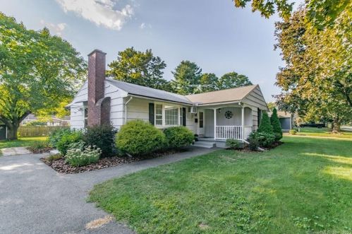 11 Carol St, Enfield, CT 06082-3029