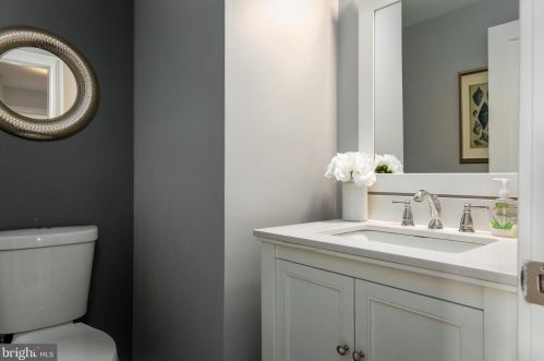 44 Martin Ln, Trenton NJ 08619-1171 exterior