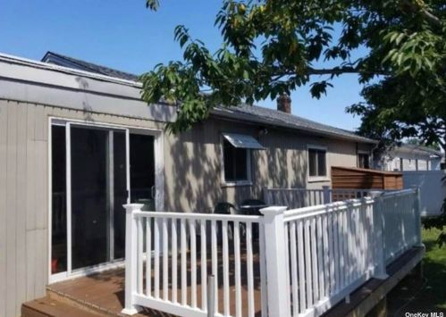 991 Dana Ave, Valley Stream NY 11580-1310 exterior