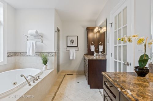 1325 Melrose St, Chicago IL 60618-5847 exterior