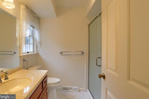 2005 Chapel Frg Dr, Lancaster PA 17601-1654 exterior