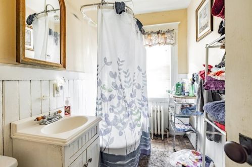 19 Parkwood St, Springfield MA 01108-2609 exterior