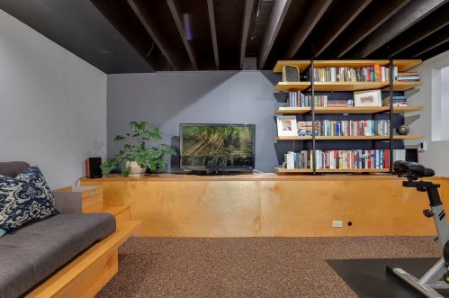 2220 Potomac Ave, Chicago IL 60651-1854 exterior