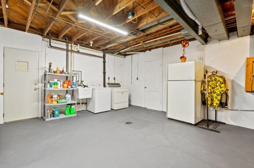 579 Montclair St, Pittsburgh PA 15217-2808 exterior