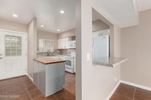 4975 Bellevue St, Tucson AZ 85712-4913 exterior