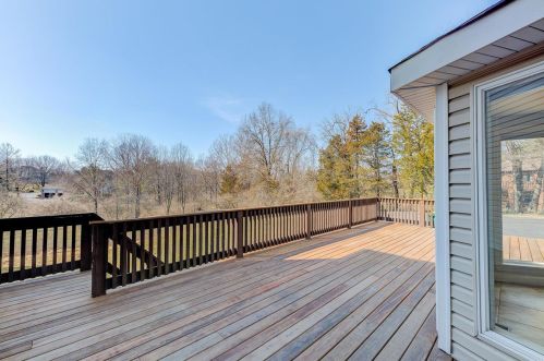 915 Delvin Dr, Saint Louis MO 63141-8830 exterior