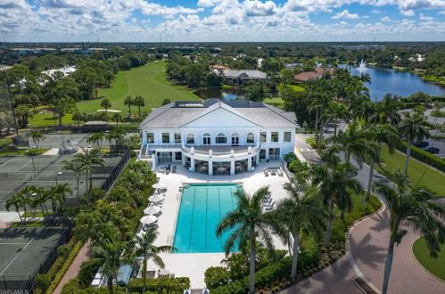 15218 Burnaby Dr, Naples FL 34110-7932 exterior