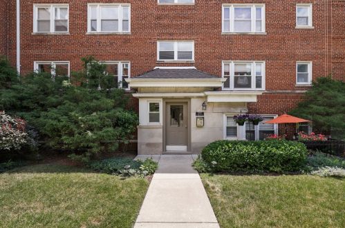 2910 Berwyn Ave, Chicago IL 60625-4025 exterior