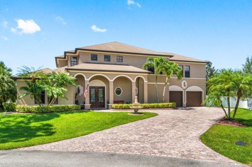 5811 Blue Bonnet Ct, Fort Pierce FL  34986-4186 exterior