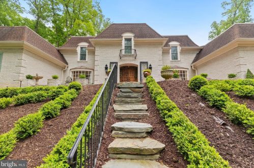 8751 Brook Rd, Mc Lean VA  22102-1507 exterior