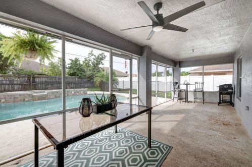 912 Paar Dr, Fort Pierce FL 34953-5623 exterior