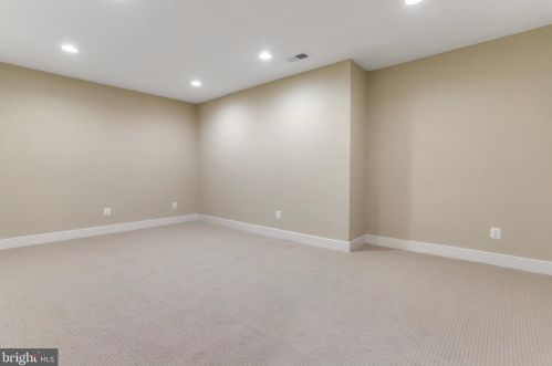 920 Darton Dr, Alexandria VA 22308-2021 exterior