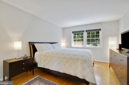 11601 Magruder Ln, Rockville MD 20852-4369 exterior