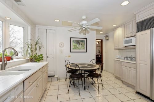 6300 Louise Ave, Chicago IL 60646-4008 exterior