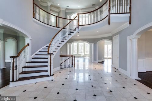 884 Alvermar Rdg Dr, Mc Lean VA 22102-1435 exterior