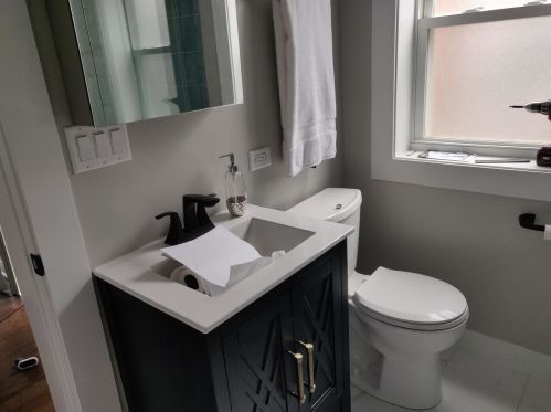 10814 Eberhart Ave, Chicago IL 60637-2403 exterior