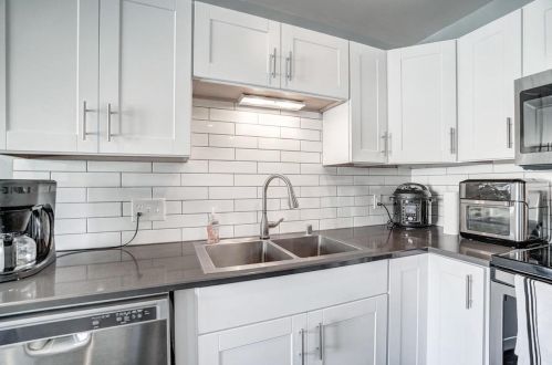 627 Dayton St, Madison WI  53703-2335 exterior