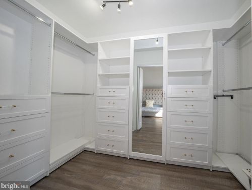 328 Lemonte St, Philadelphia PA 19128-4520 exterior