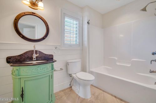 6 Raintree Ln, Bluffton SC 29909-5102 exterior